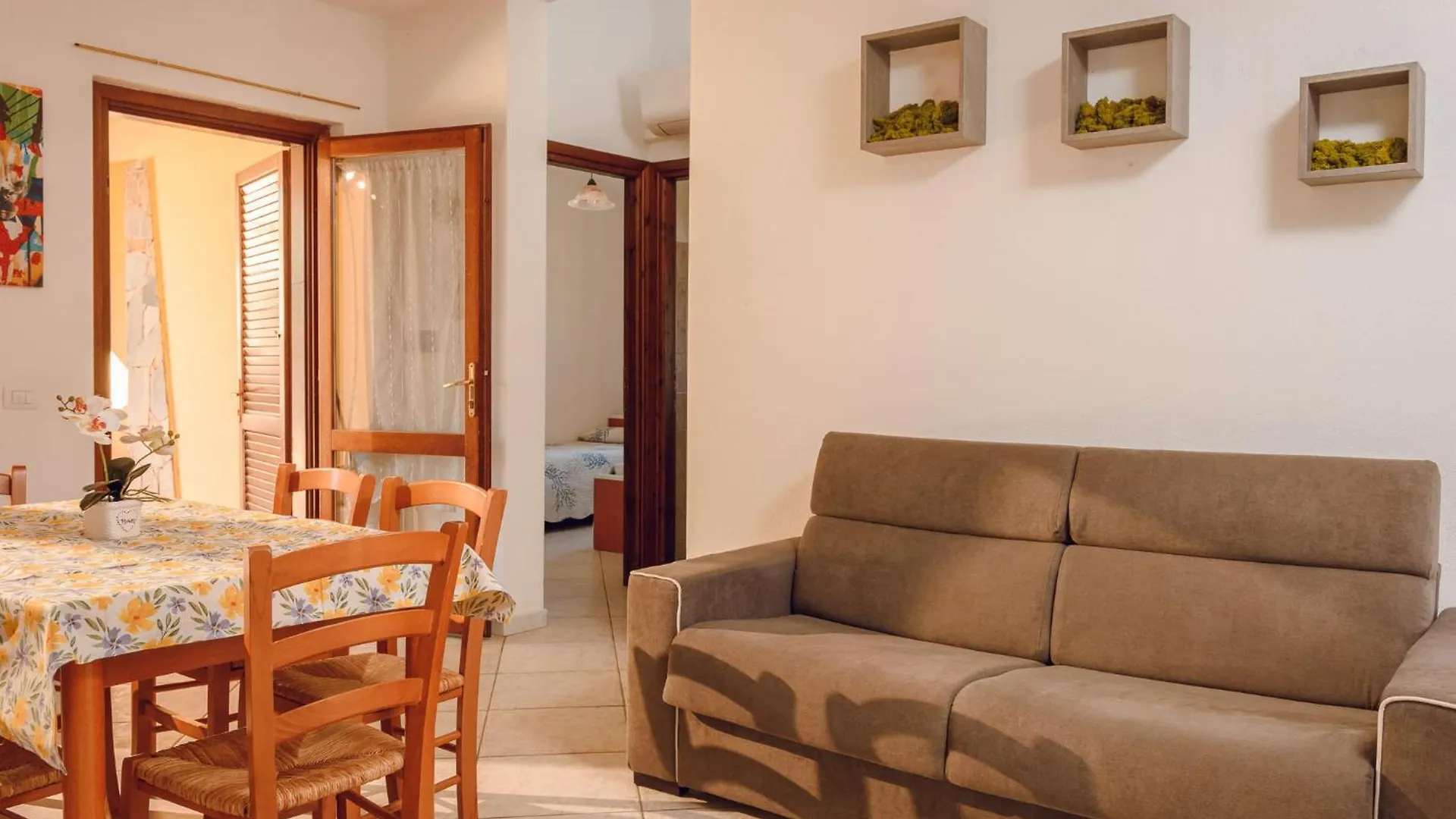 Emerald House San Teodoro, Private Parking Villa San Teodoro  Italy