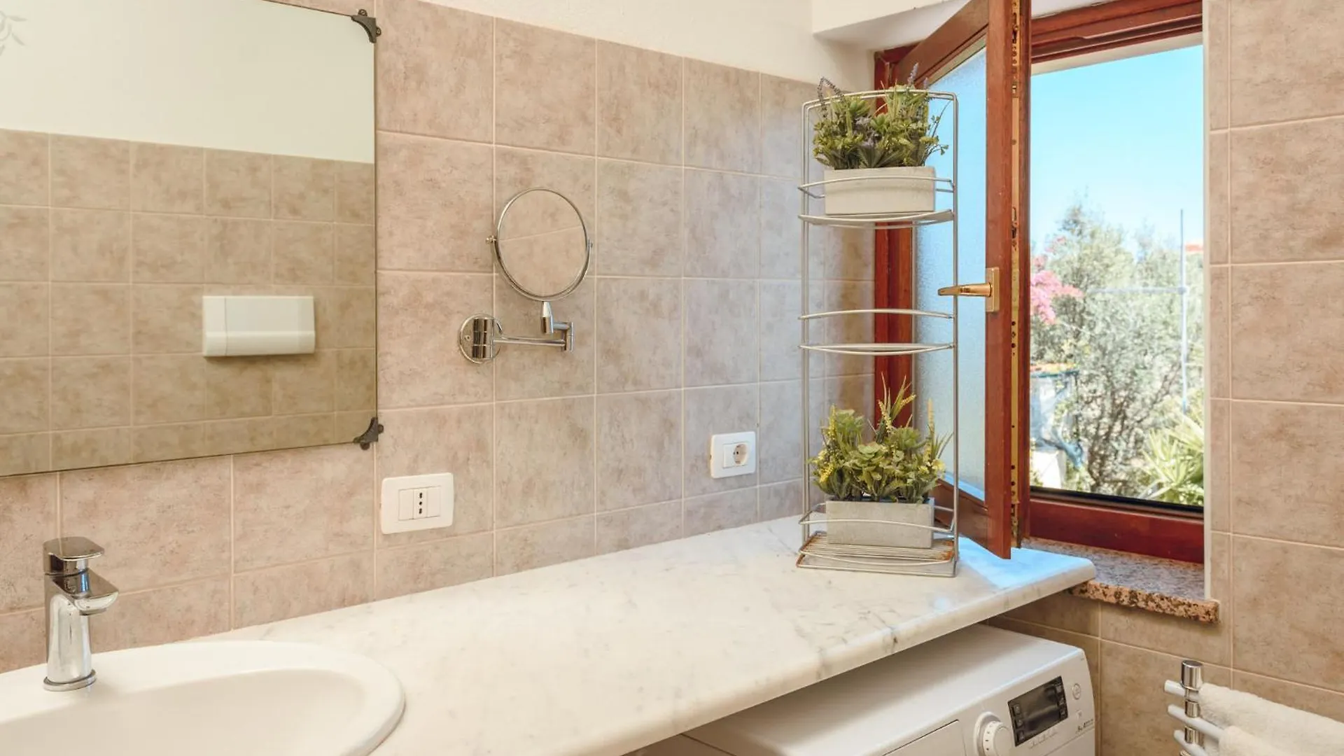 Holiday home Emerald House San Teodoro, Private Parking Villa San Teodoro  Italy